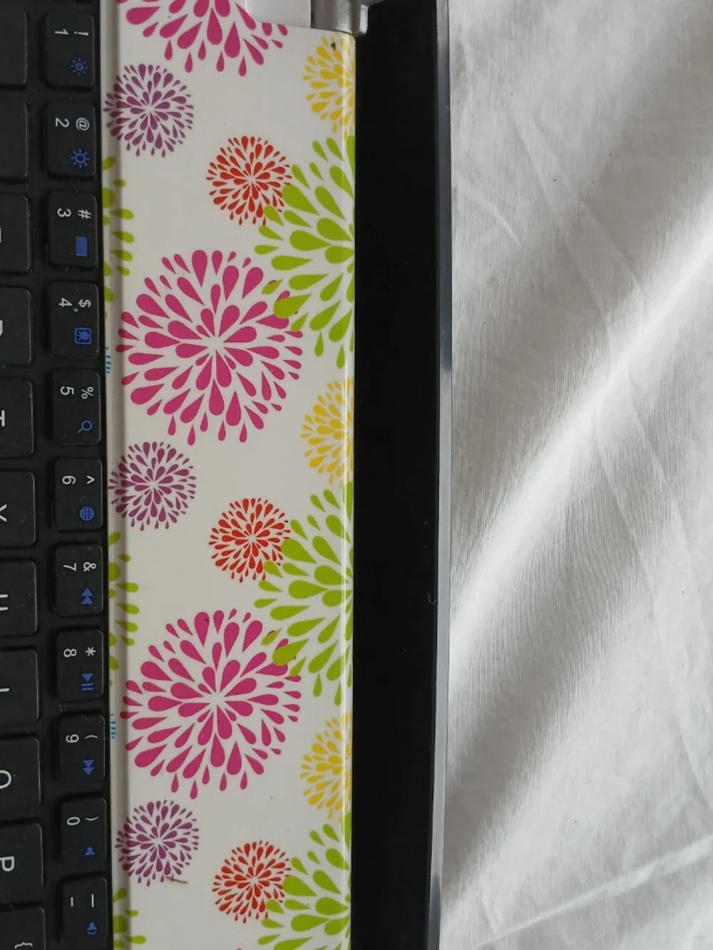 iPad Air Bluetooth Keyboard DGIPA5ABK White Pink Green Slim Case
